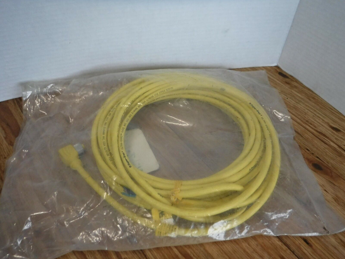 CF13D24M010 - TPC CF13D24M010, Micro Quick Connect Cable, DC 3P Female, 90 DEG. 300V, 10M - Surplus Alley