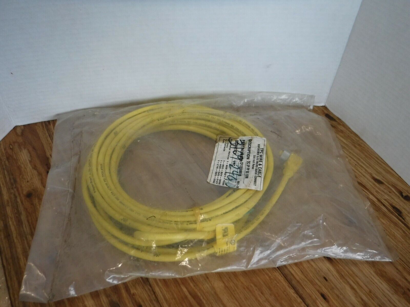 CF13D24M010 - TPC CF13D24M010, Micro Quick Connect Cable, DC 3P Female, 90 DEG. 300V, 10M - Surplus Alley